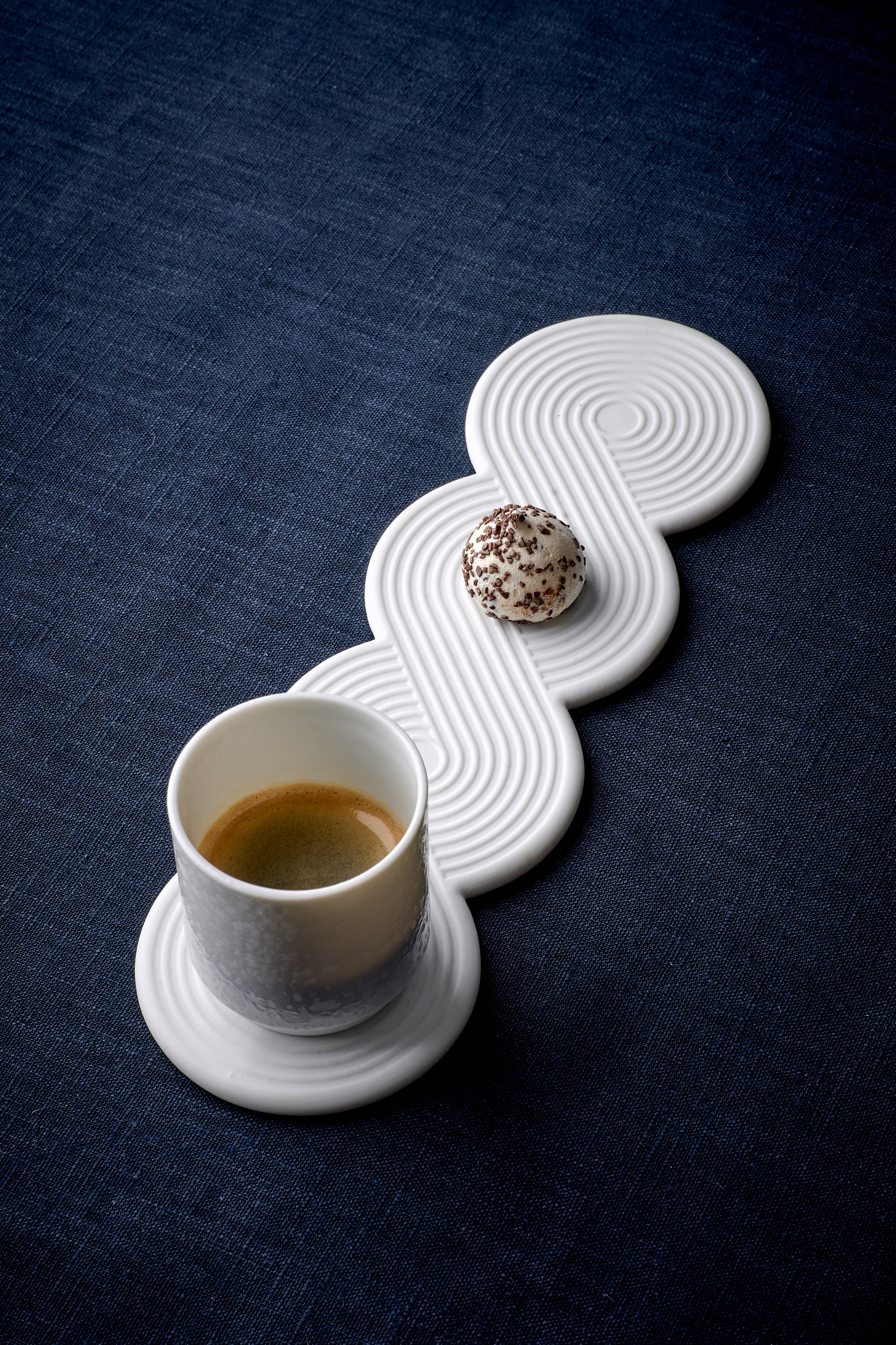 Assiette et tasse, café gourmand Isis en porcelaine (x 12)